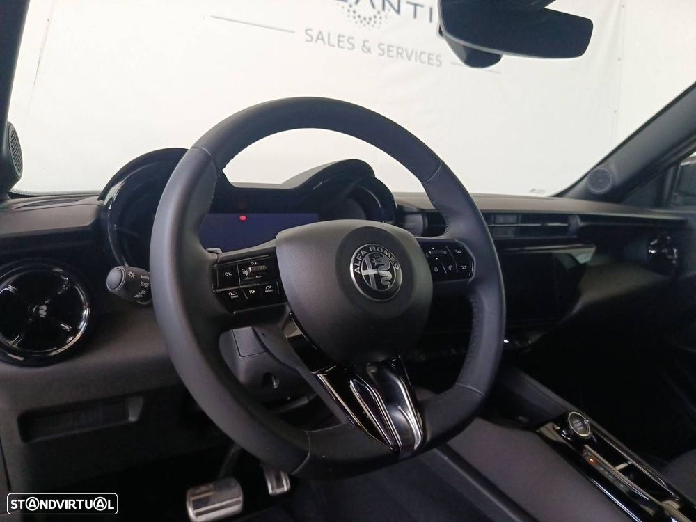Alfa Romeo Junior 1.2 Speciale eDCT6 - 12