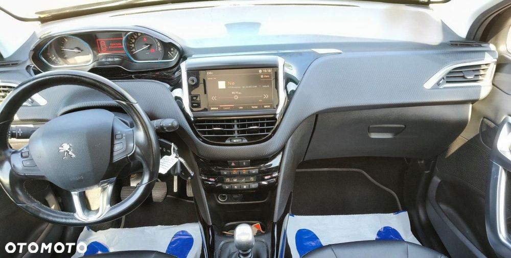 Peugeot 2008 1.5 BlueHDi Allure S&S - 18