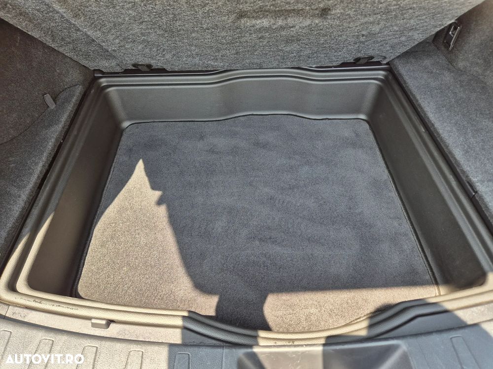 Lexus UX ver-250h-2-0l-hev-20h---178-hp-4x2-cvt-business - 18