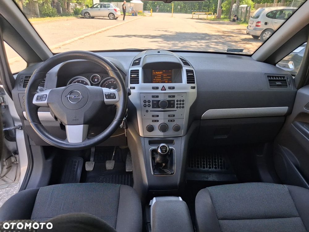 Opel Zafira 1.8 Sport - 11