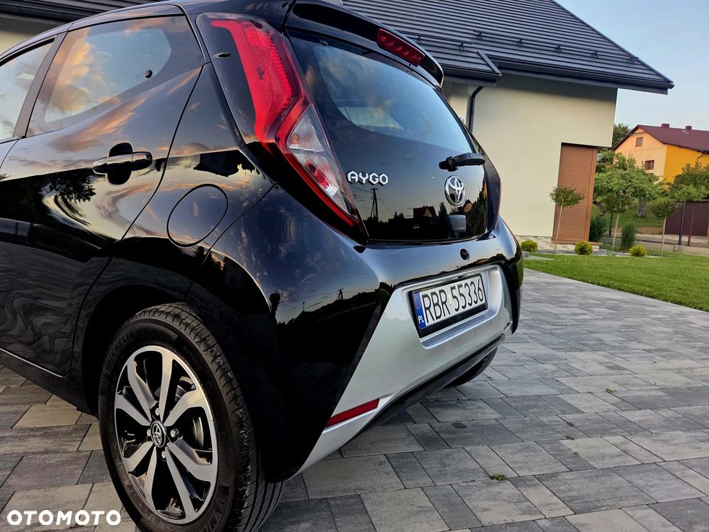 Toyota Aygo x.shift x-play connect - 29