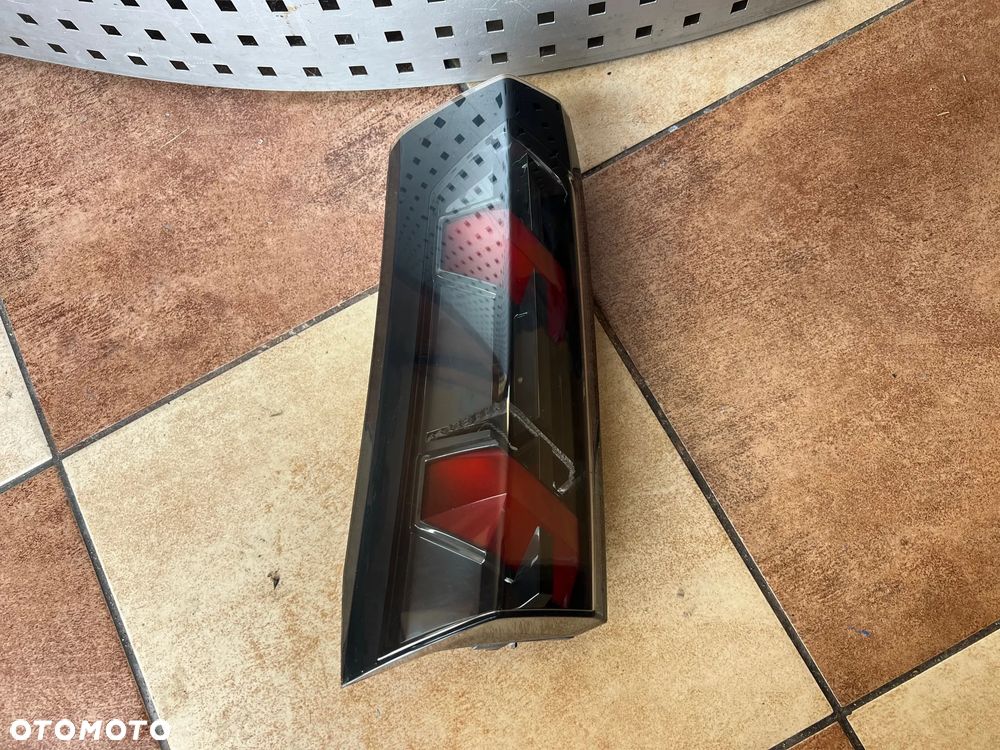 LAMPA TYŁ TYLNA KLAPY W KLAPĘ PEUGEOT 2008 II FR269250132
