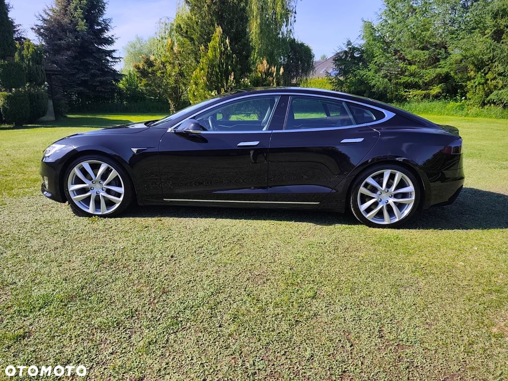 Tesla Model S - 4