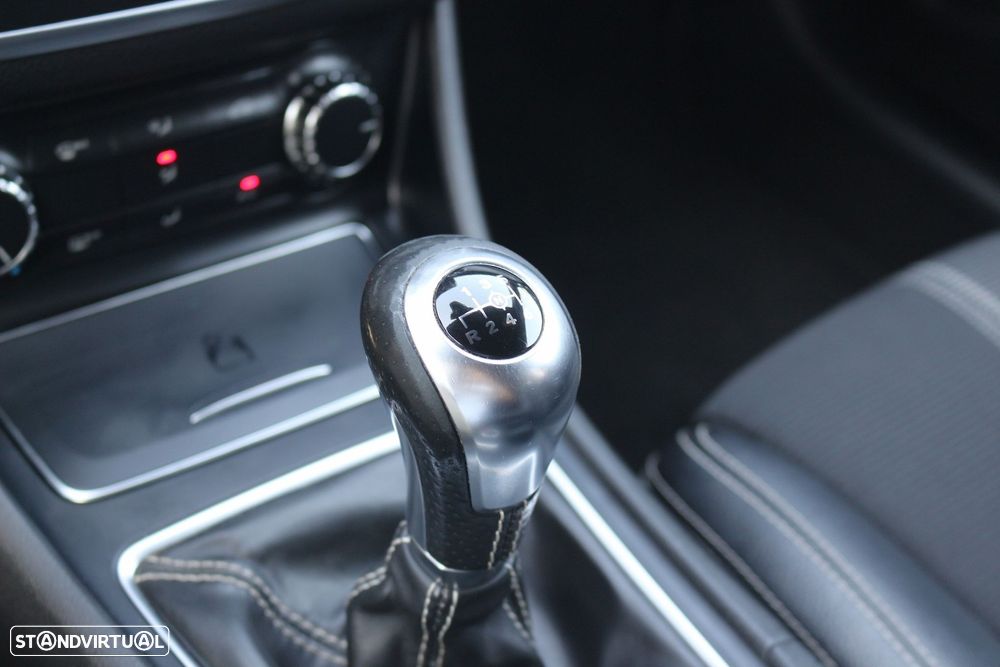 Mercedes-Benz CLA 180 d Urban - 31
