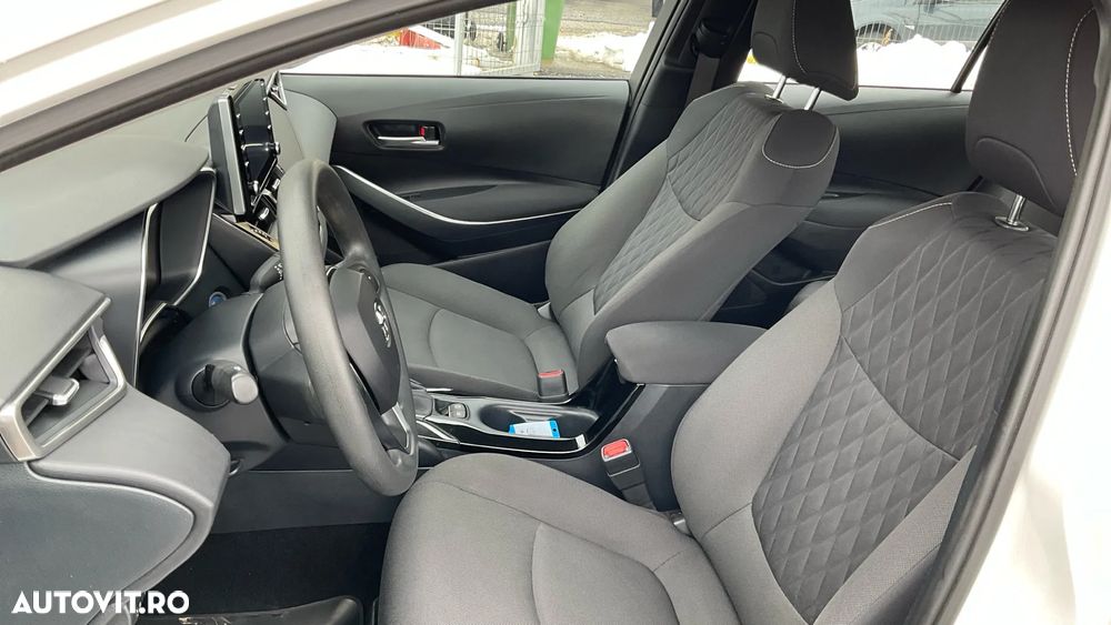 Toyota Corolla 1.8 HSD Business - 24