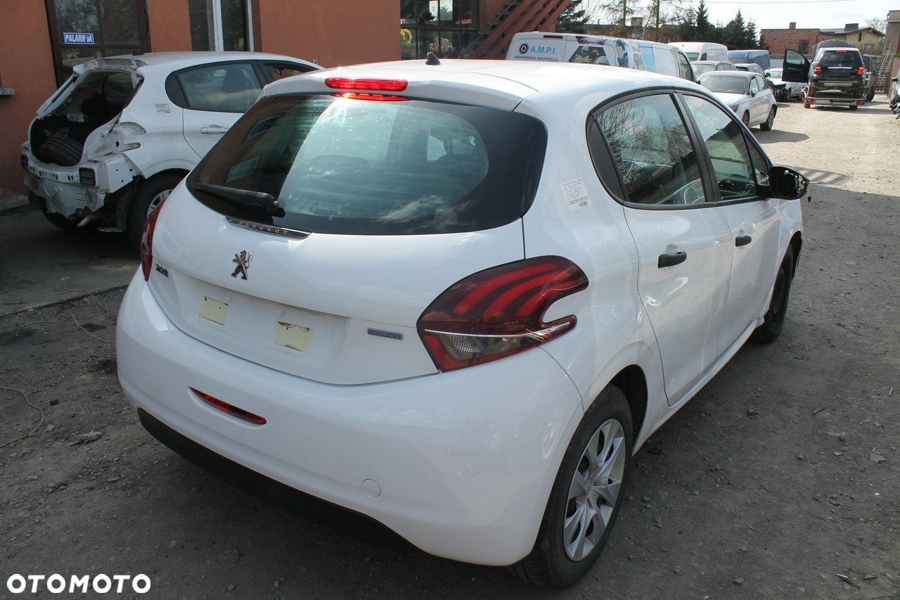 Peugeot 208 - 4