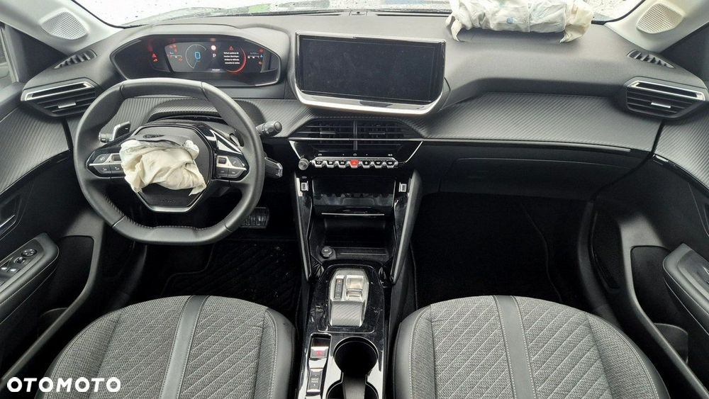 Peugeot 208 - 11