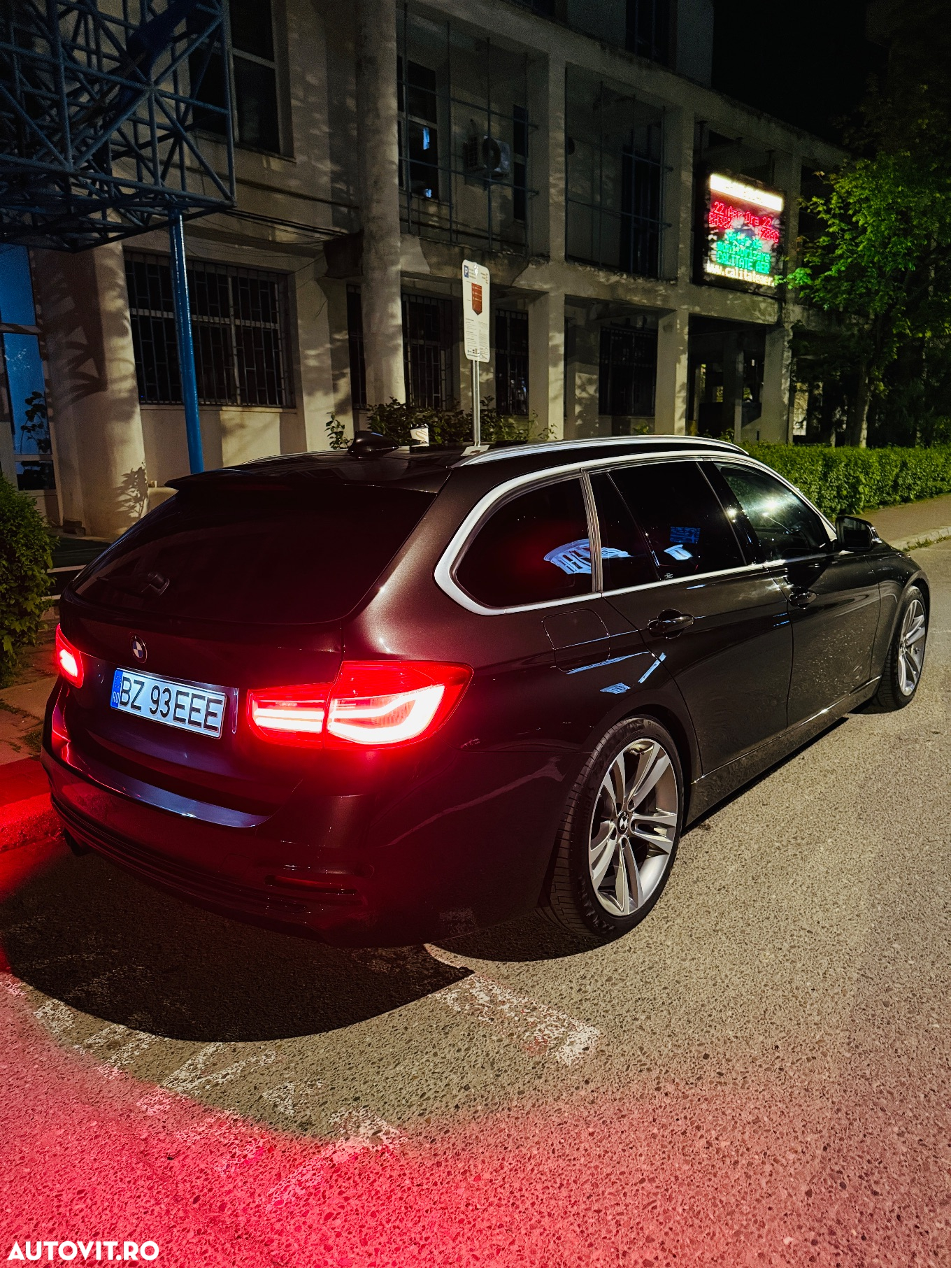 BMW Seria 3 320d Aut. Luxury Line - 23