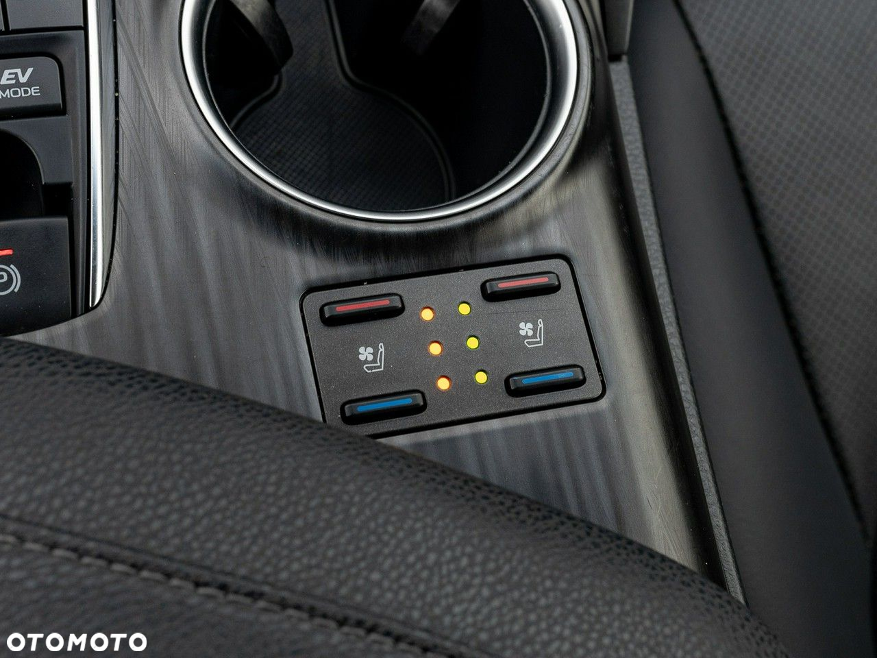Toyota Camry 2.5 Hybrid Executive CVT - 25