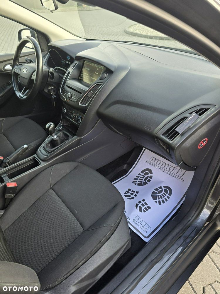 Ford Focus - 25
