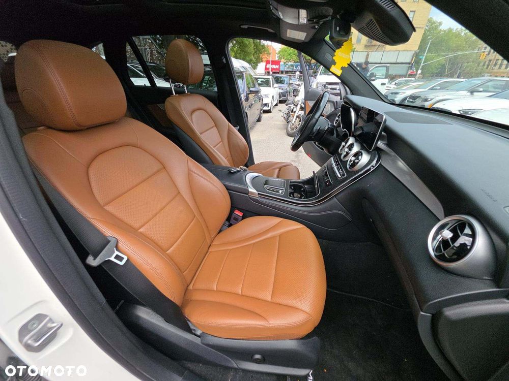 Mercedes-Benz GLC 300 4Matic 9G-TRONIC AMG Line - 8