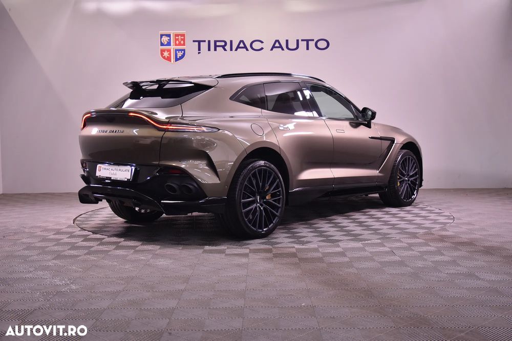 Aston Martin DBX - 5