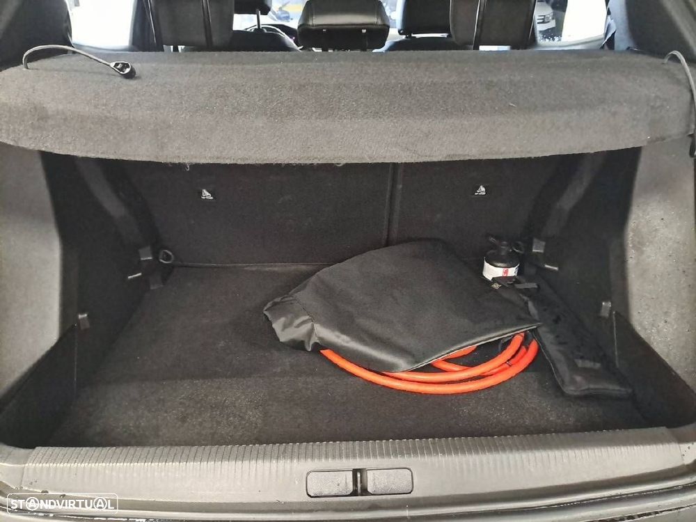 Peugeot e-2008 54 kWh Allure - 6