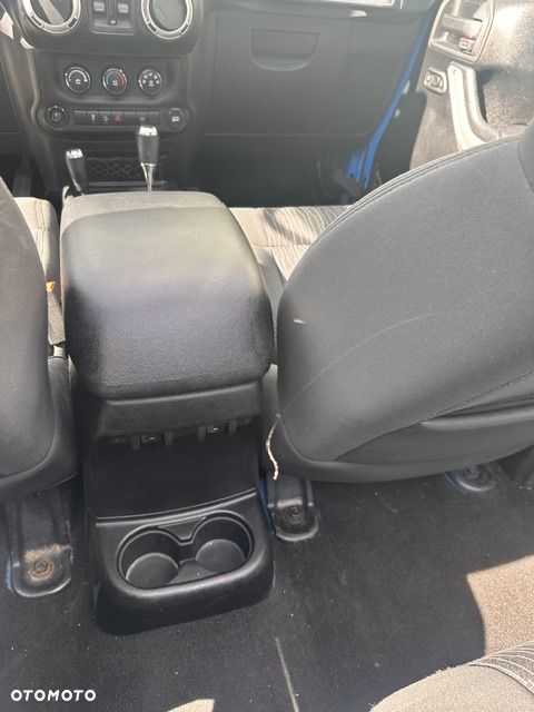 Jeep Wrangler Unlimited 3.8 Sahara - 20