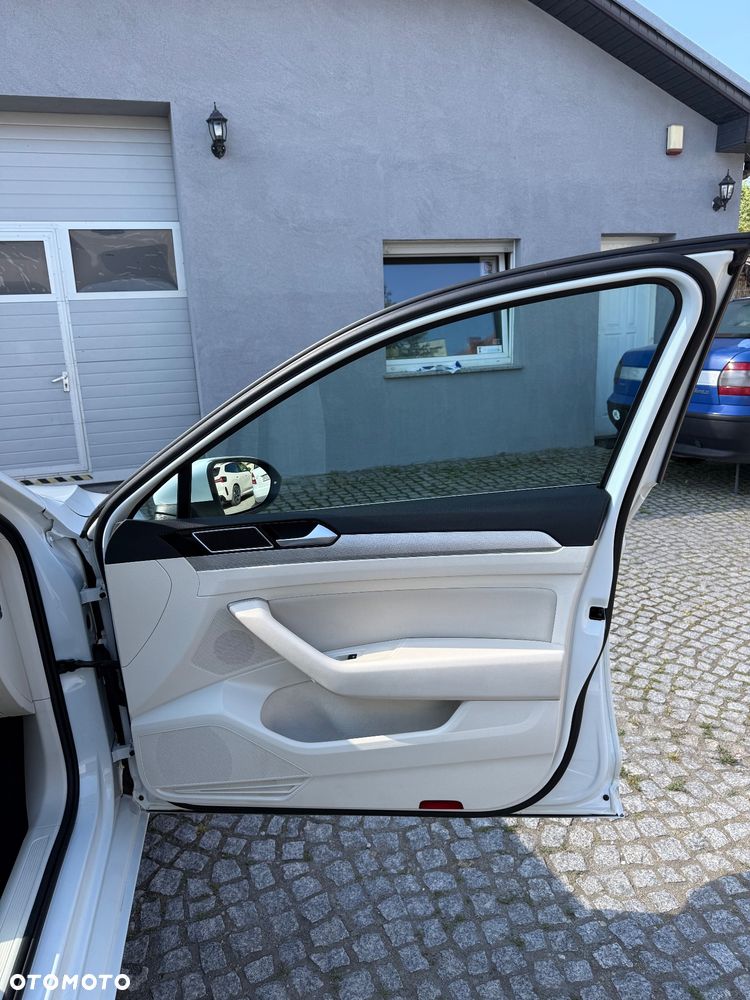 Volkswagen Passat 2.0 TDI SCR (BlueMotion Technology) 4Motion Comfortline - 28