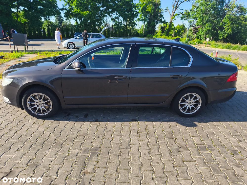 Skoda Superb 2.0 TDI Ambition DSG - 20