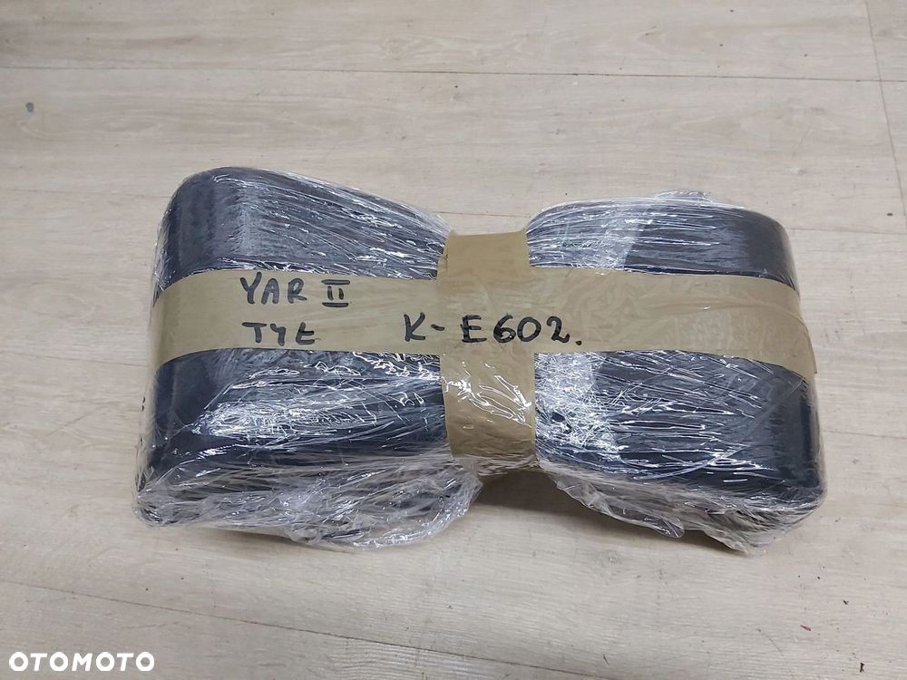 Toyota Yaris II 06-11 zagłówek fotela kanapy tył lewy prawy środek Komplet - 3