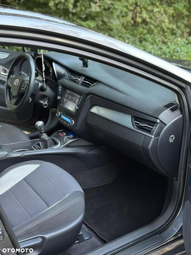 Toyota Avensis Touring Sports 1.8 Executive - 17