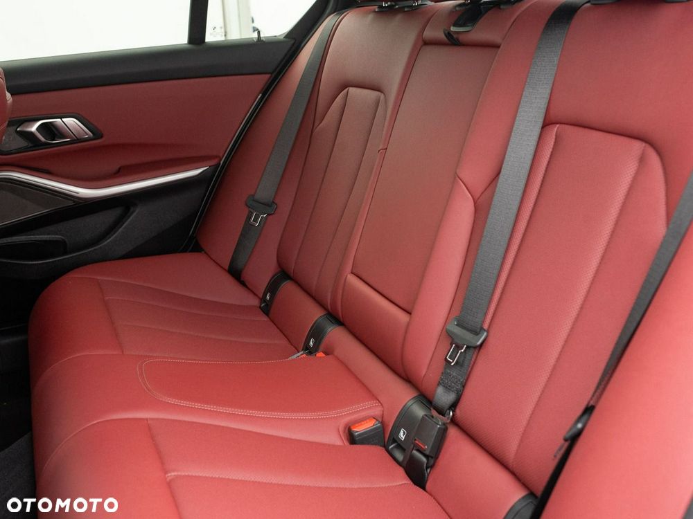 BMW Seria 3 M340i xDrive mHEV sport - 26