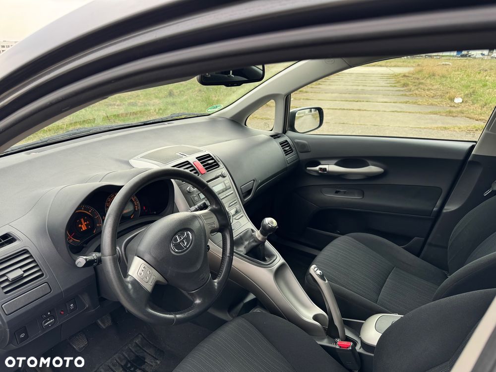 Toyota Auris 1.6 VVT-i Executive - 8