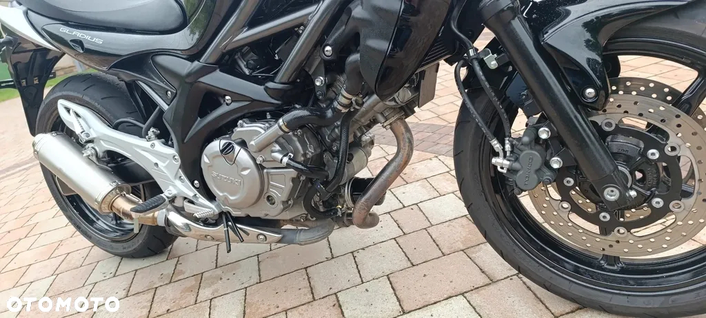 Suzuki GSR - 31
