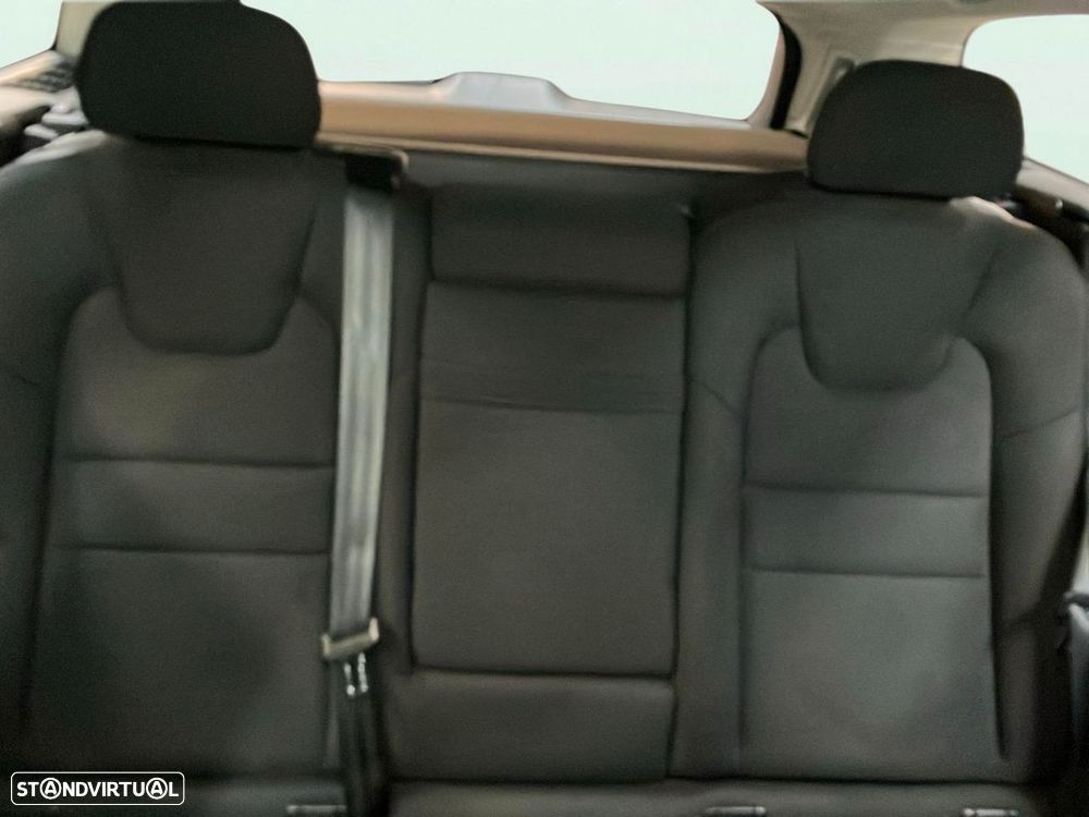 Volvo V60 2.0 B4 Momentum Plus Geartronic - 18