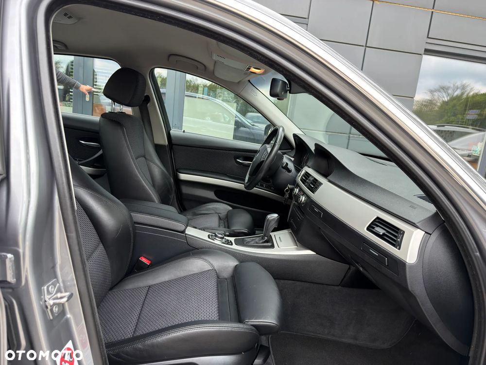 BMW Seria 3 325i Edition Exclusive - 27