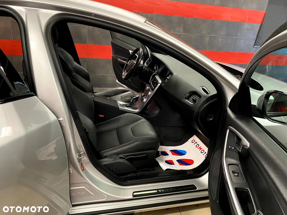 Volvo S60 D4 Geartronic RDesign - 22