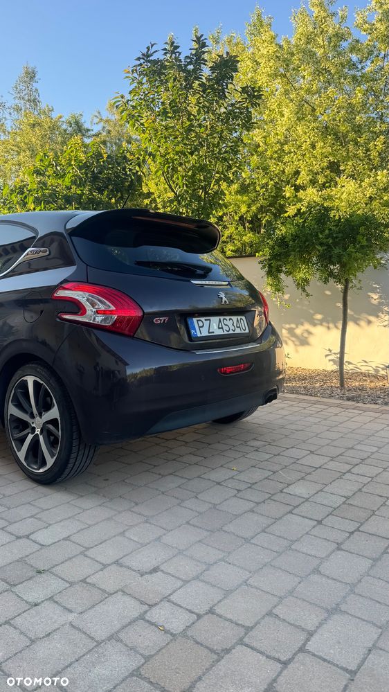 Peugeot 208 - 12