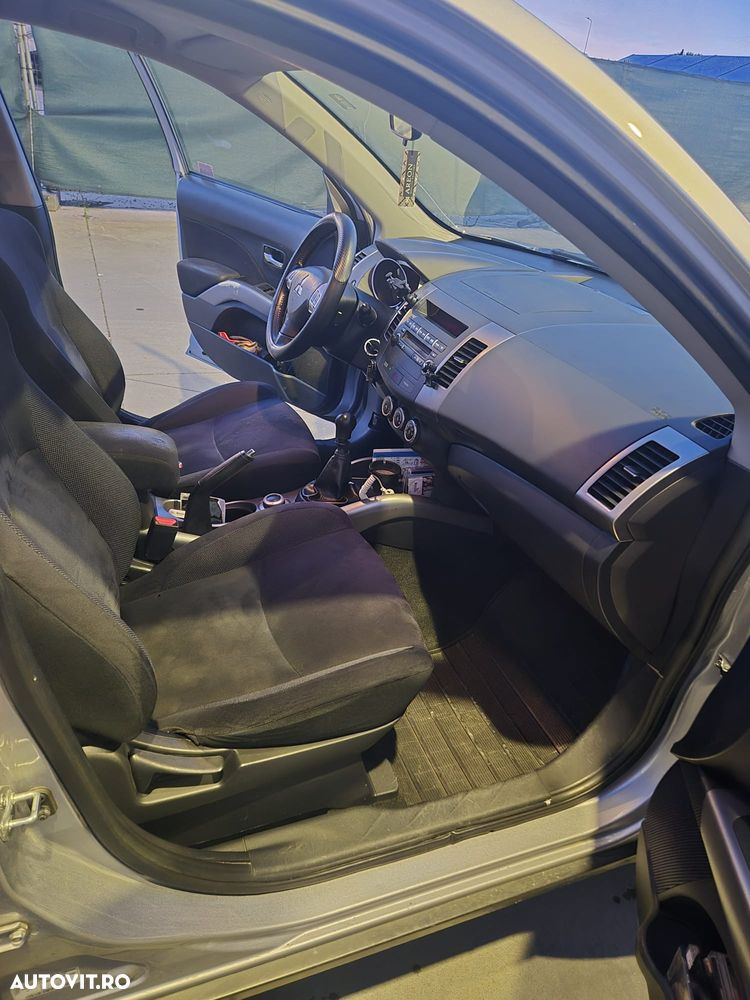 Mitsubishi Outlander - 5