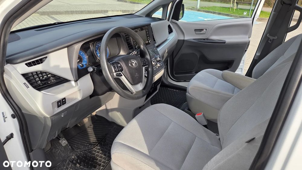 Toyota Sienna - 5