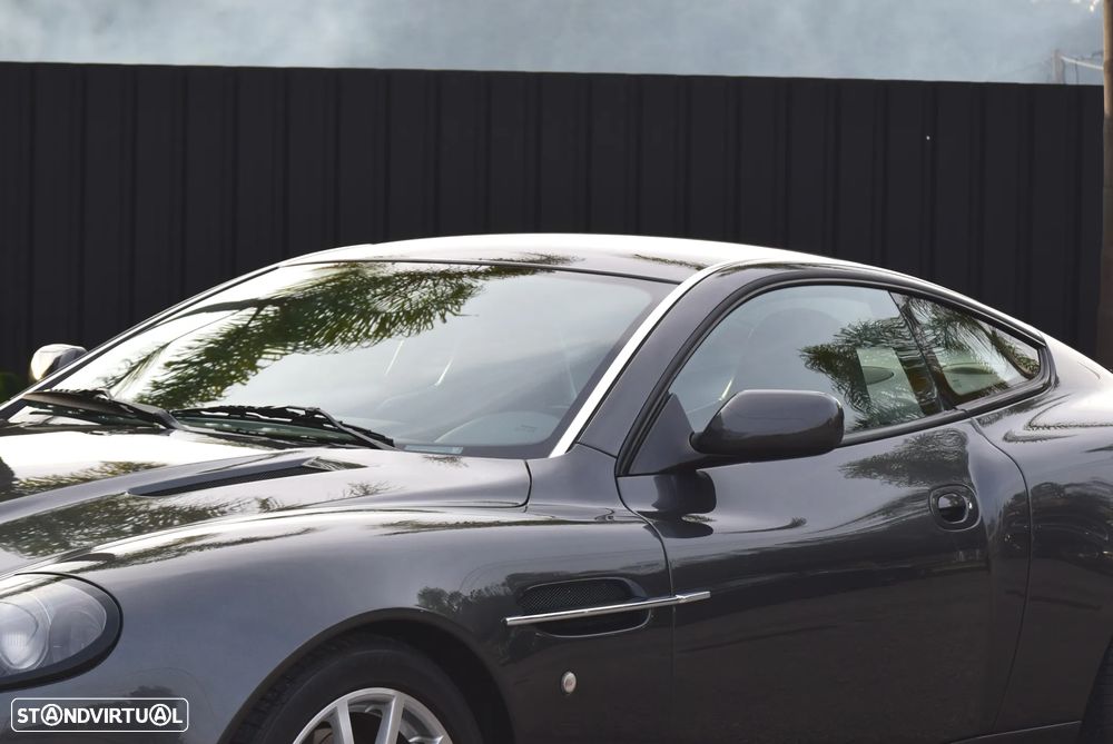 Aston Martin Vanquish - 13