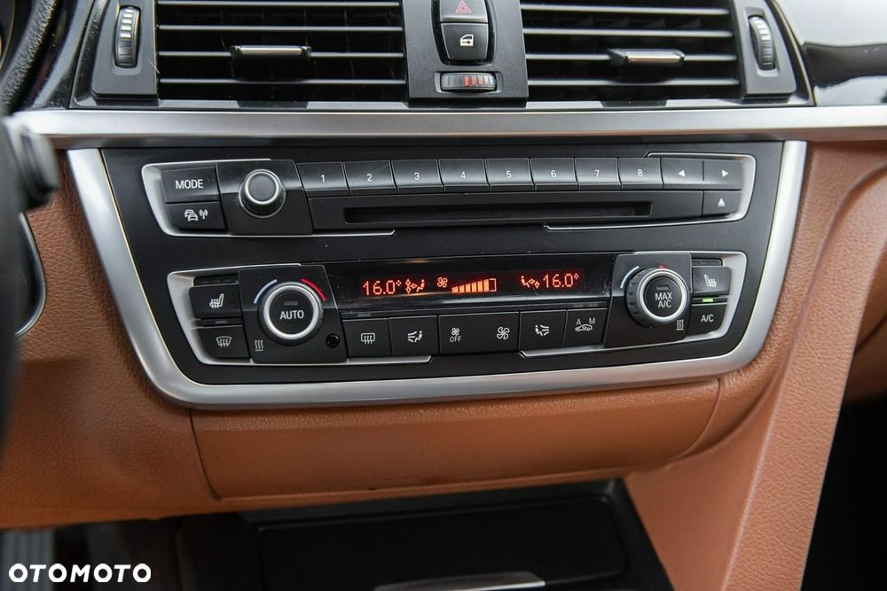 BMW Seria 3 320d xDrive Luxury Line - 23