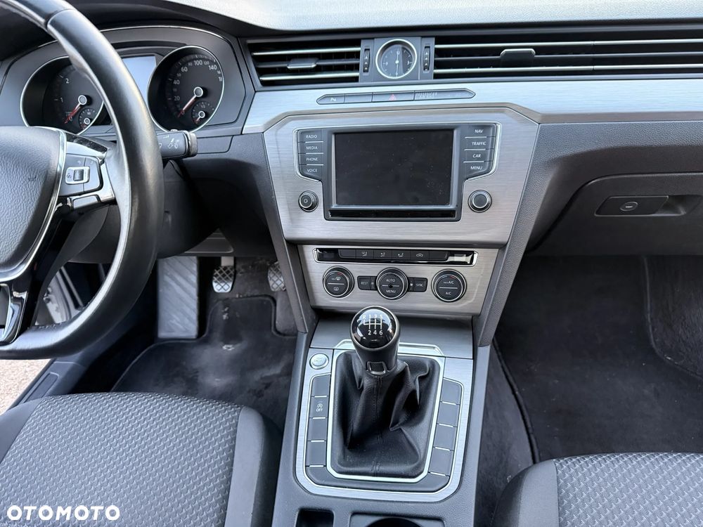 Volkswagen Passat 2.0 TDI BMT Comfortline - 27