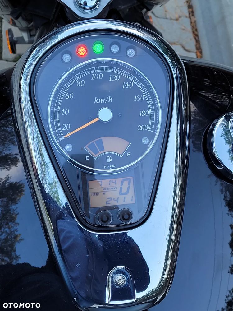 Suzuki Boulevard - 12