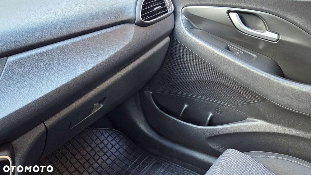 Hyundai i30 1.4 Classic + - 31