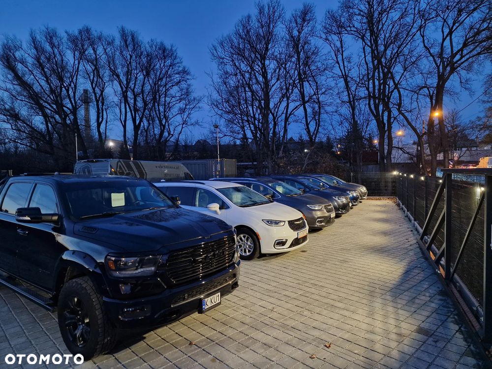 Chrysler Pacifica - 2