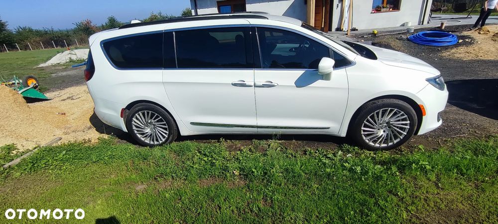 Chrysler Pacifica - 5