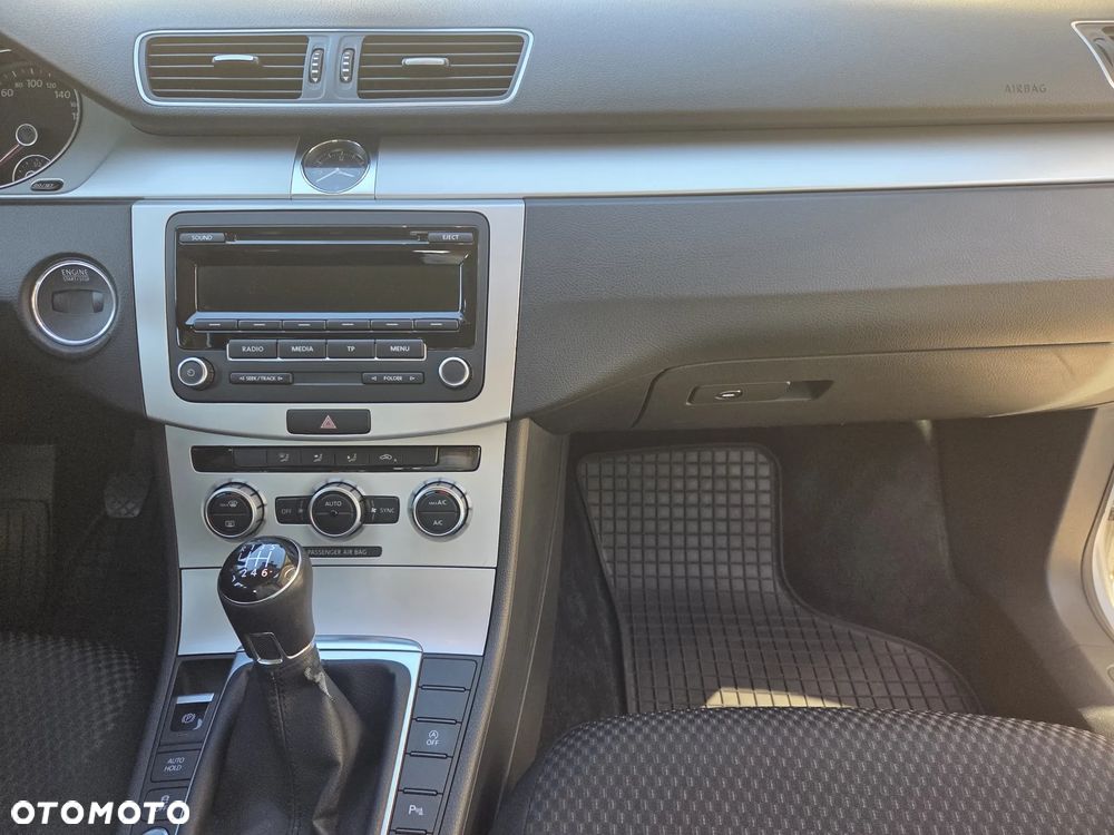 Volkswagen Passat 1.6 TDI Trendline - 8