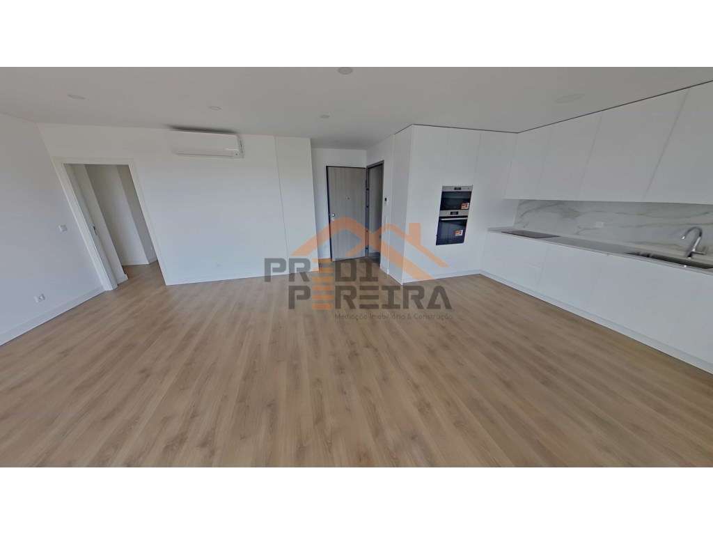 Apartamento T3, localizado em Santo António dos Cavaleiros. - Grande imagem: 3/30