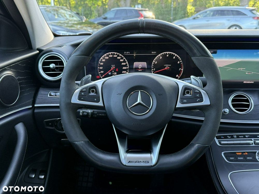 Mercedes-Benz Klasa E 400 4-Matic 9G-TRONIC - 22