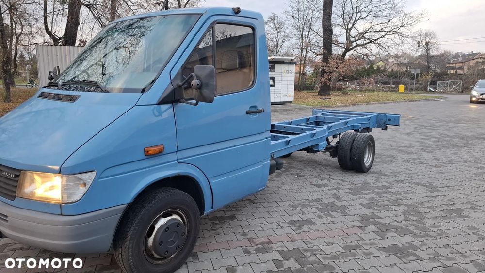 Mercedes-Benz 412d - 3