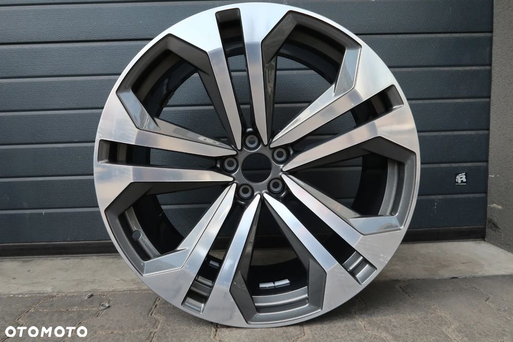 AD15 Felga Audi Q8 Uszkodzona 4M8601025K 10x22et21 - 3