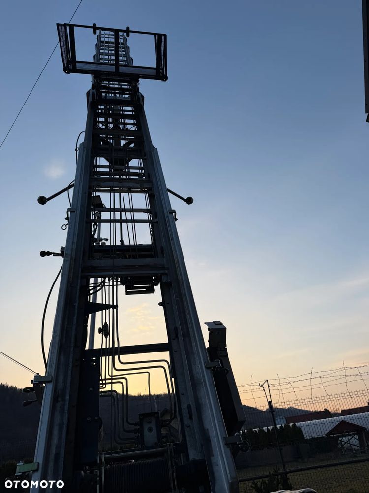 Paus Easy Big 25WH Drabina Dekarska w pełni Hydrauliczna 26 metrów. Obrotowa. 2018rok. Jak Nówka z salonu. praktycznie zerowy przebieg! Odpala na kluczyk. Silnik Honda. Serwisy w Dekra do Końca. Sprowadzona z Komuny Norweskiej. Wielka Okazja. Dokumenty do rejestracji. Dodatkowe sterowanie z góry. Nowy model - 37