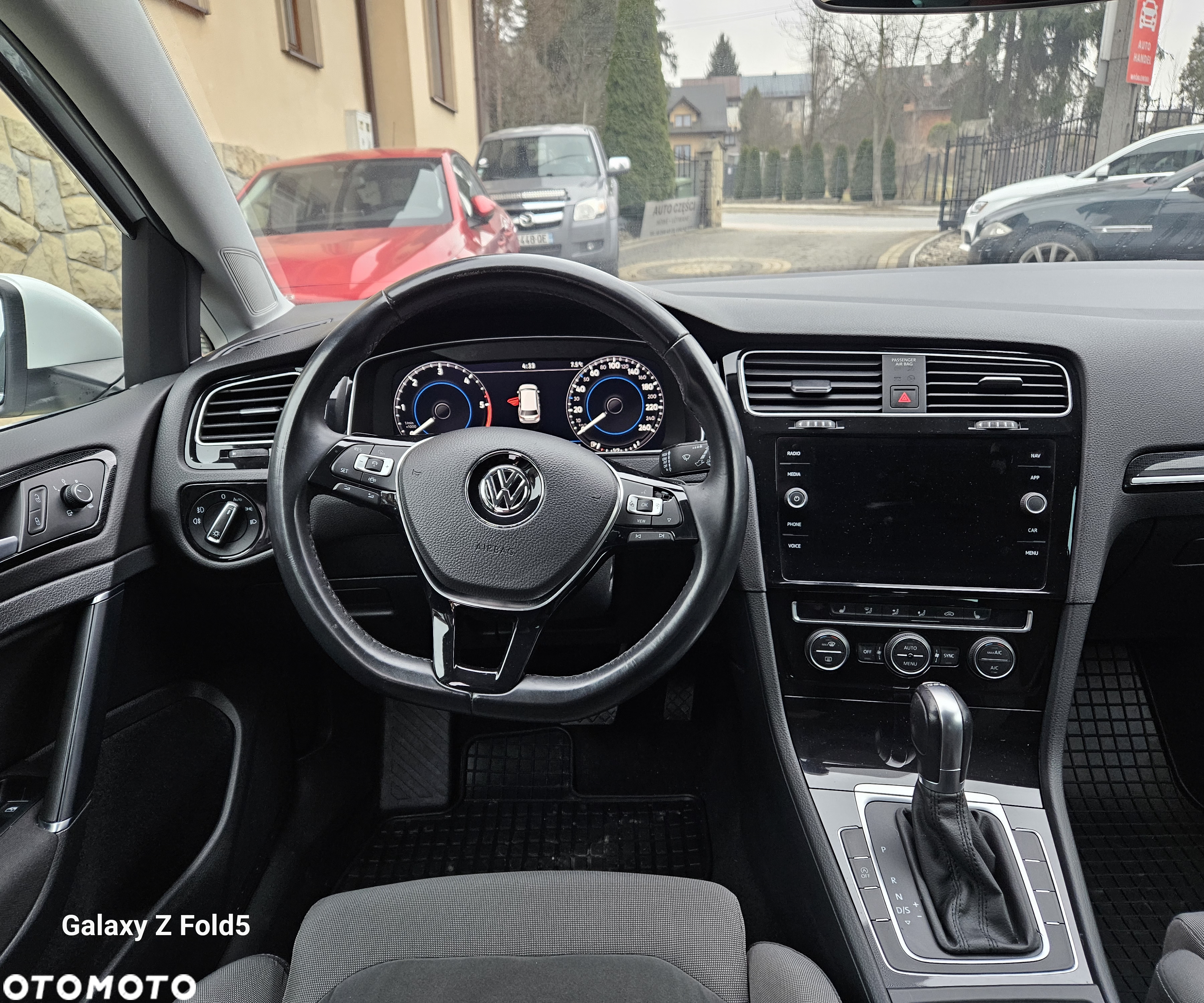 Volkswagen Golf 2.0 BlueTDI DSG Comfortline - 9