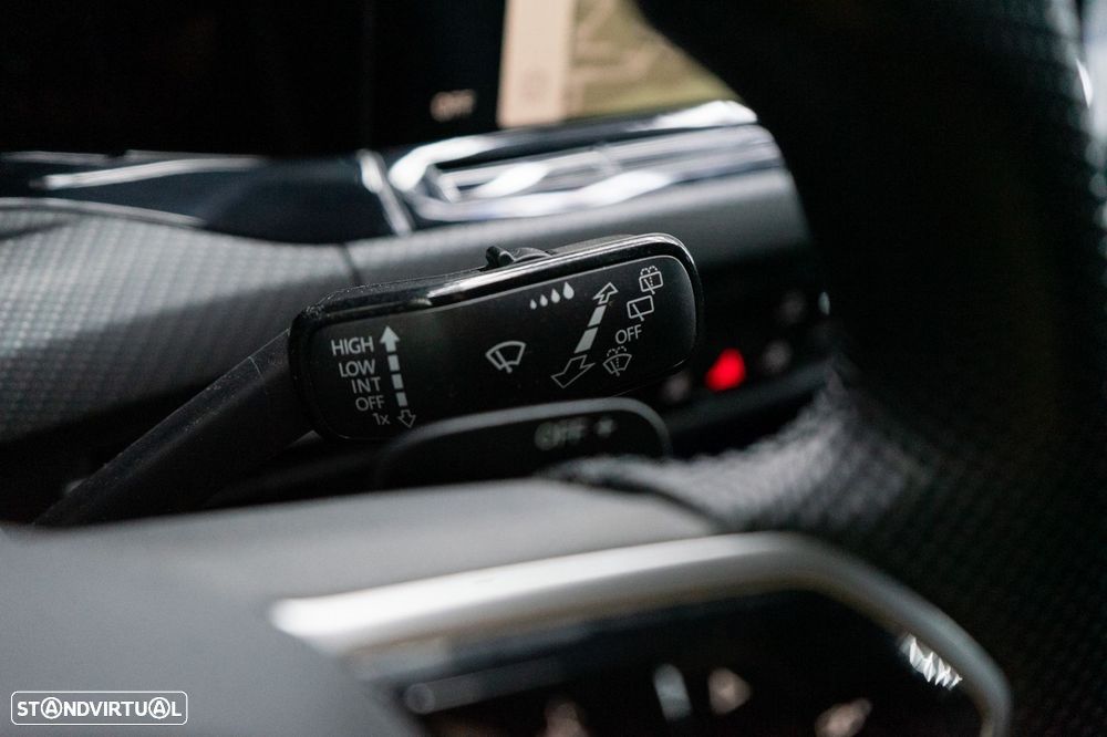 VW Golf Variant 2.0 TDi R-Line DSG - 44