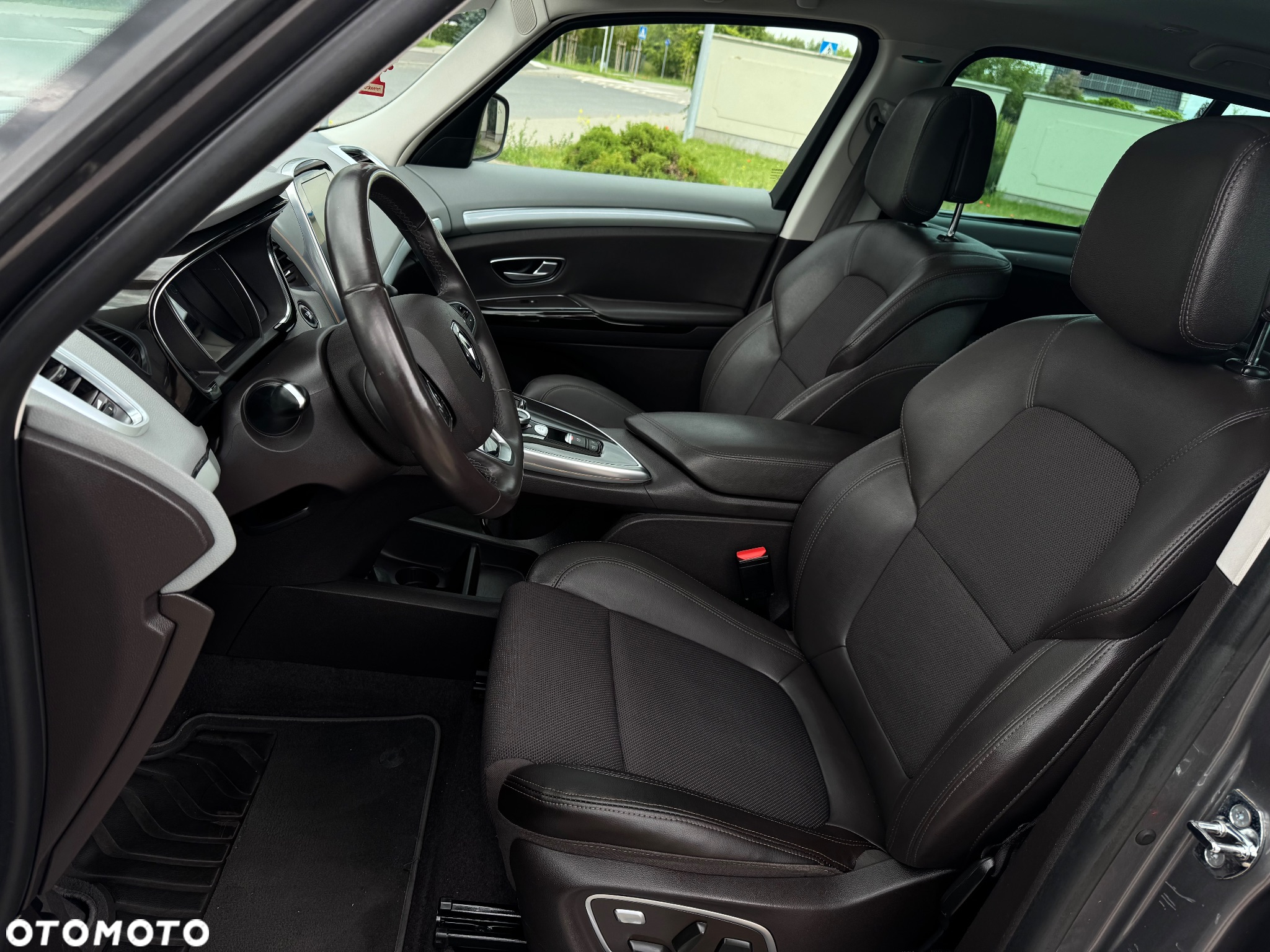 Renault Espace 1.6 dCi Energy Initiale Paris EDC 7os - 28