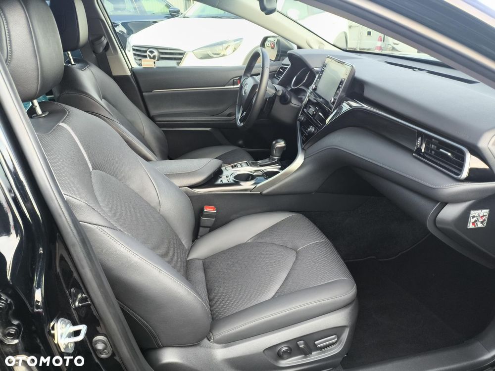 Toyota Camry 2.5 Hybrid Executive CVT - 21