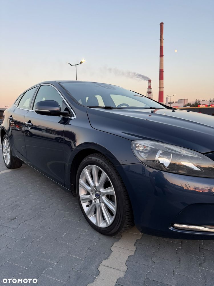 Volvo V40 D2 Summum - 1