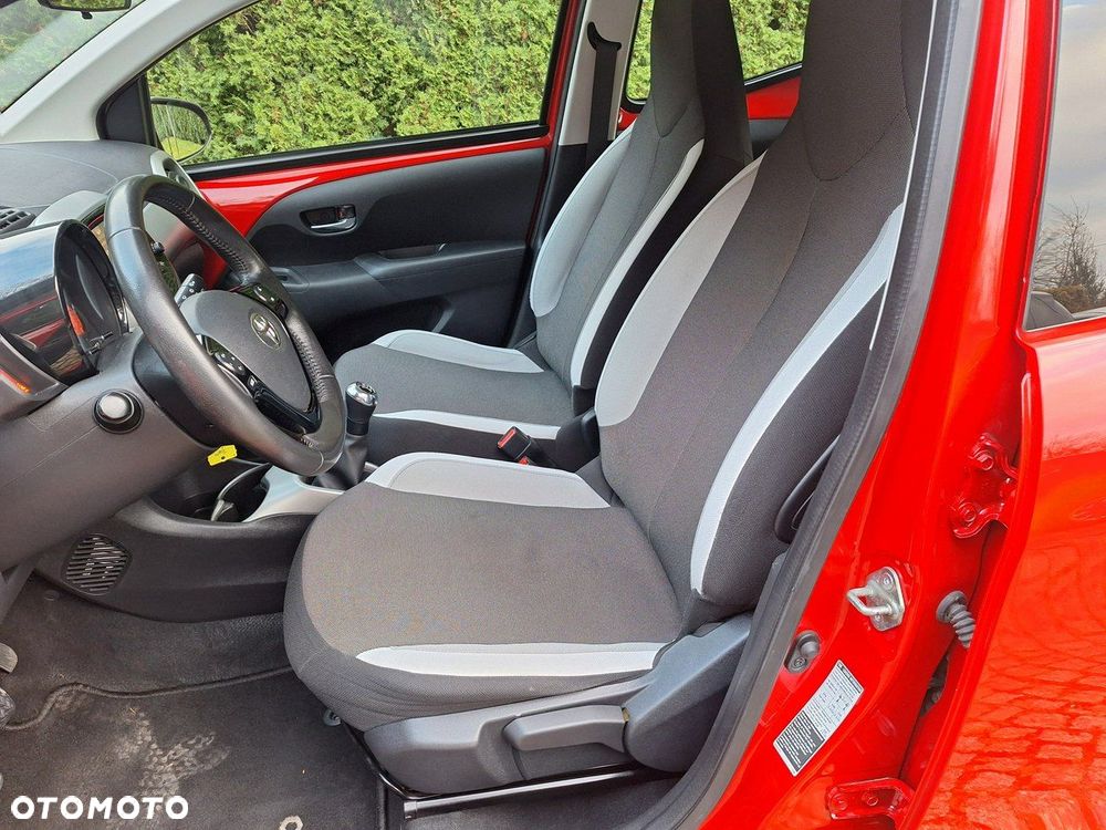 Toyota Aygo x-play touch - 8